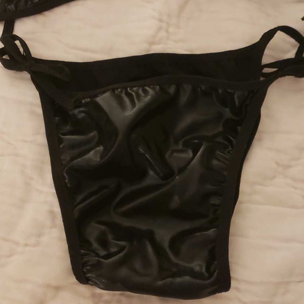 Mini Bikini - Picture 2 of 5